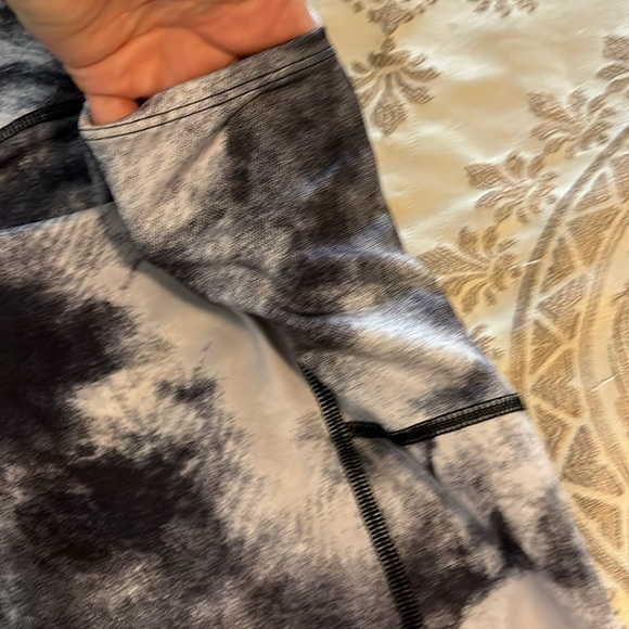 Tek Gear maternity cropped yoga pants, size L, color navy blue and white - Picture 4 of 9